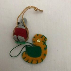 #1323 Walnut Mouse and Felt Bird Christmas ornament  1.5 in X 1.5 in